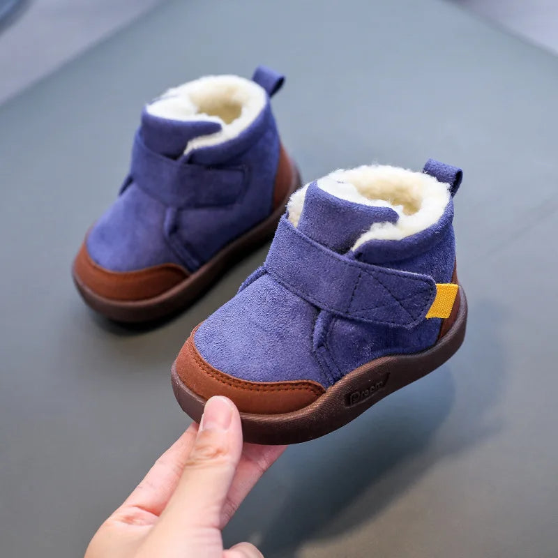 Blue warm winter boots for babies with soft lining