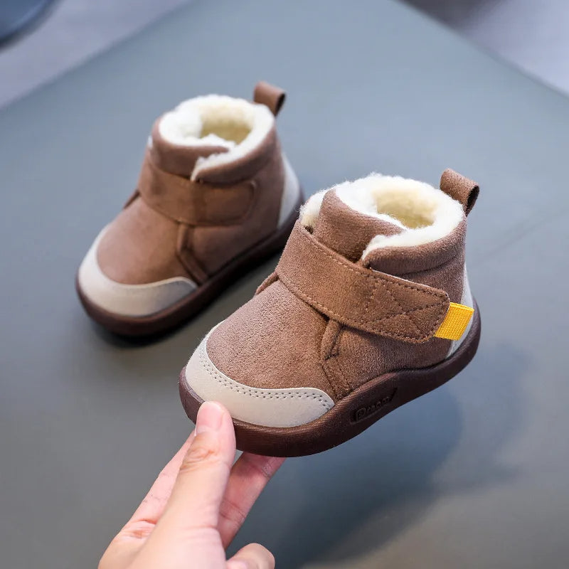 Brown warm winter boots for babies with soft lining