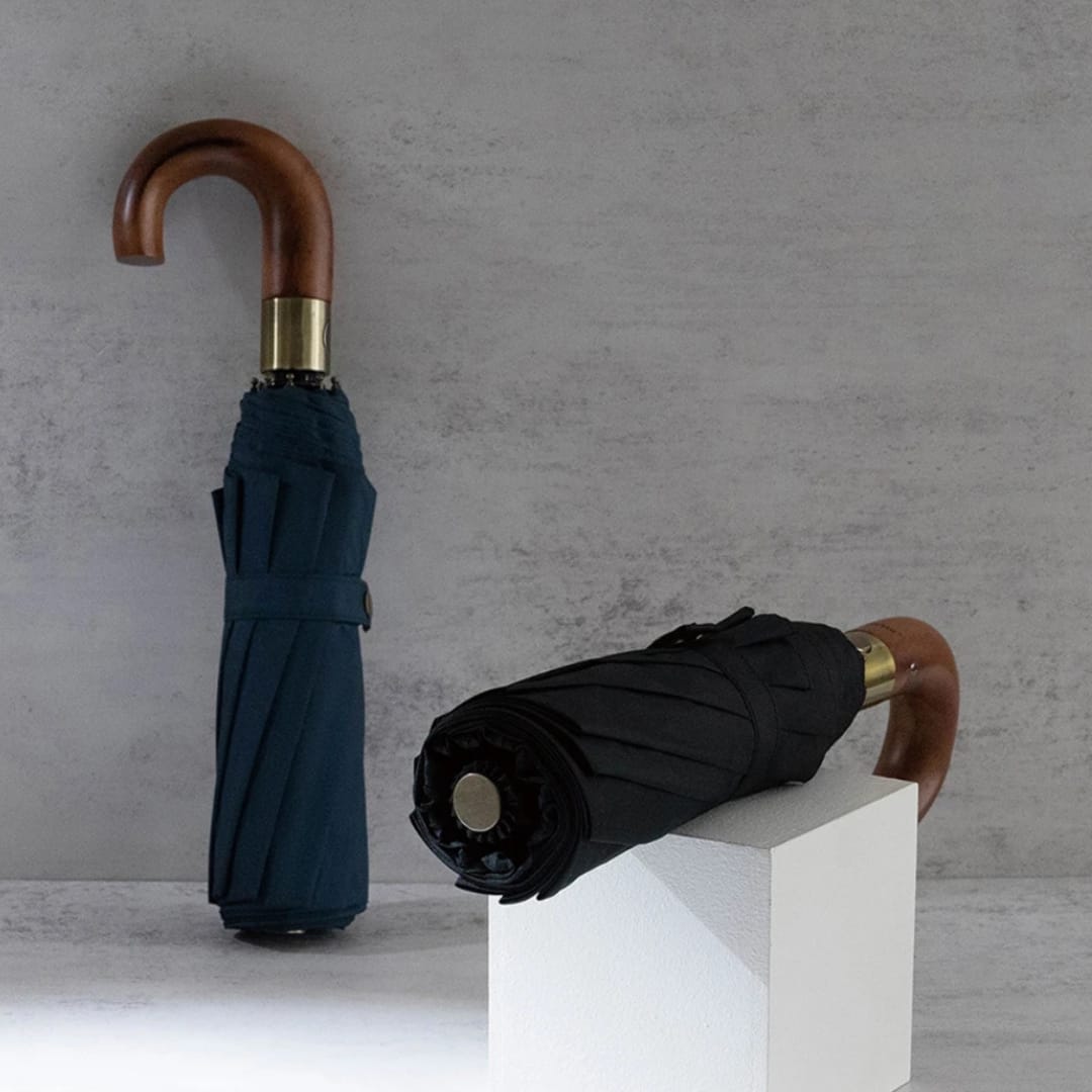 Parachase folding umbrella with waterproof carrying cover