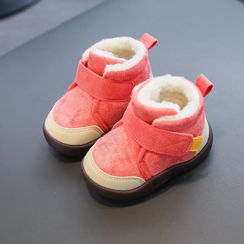 Pink warm winter boots for babies with soft lining