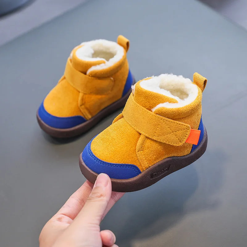 Yellow warm winter boots for babies with soft lining